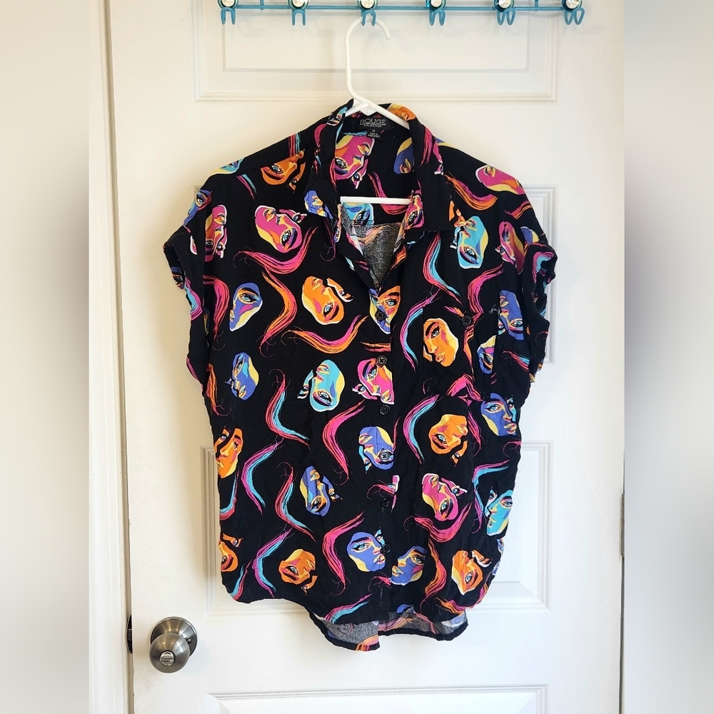 Womens Rouge Multicolor Short Sleeve Blouse Faces Unique Button Up Size 3X #P838
